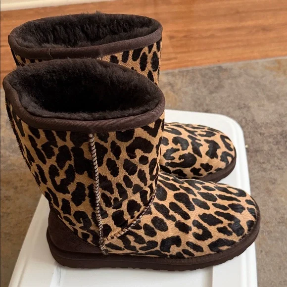 UGG Leopard Print Boots - Brown and Black - Picture 4 of 5